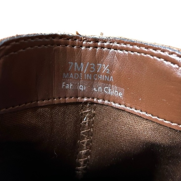 Vince Camuto Women’s Leather Stacked Heel Chelsea Boot- Size 7 - Picture 8 of 8